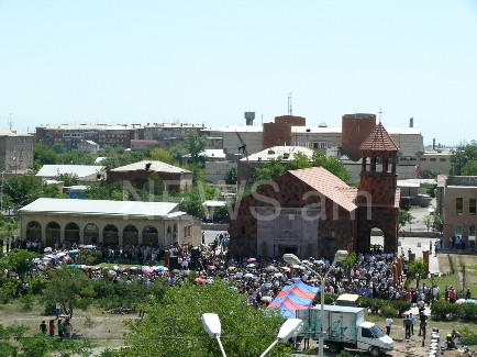 Արմավիրցի երիտասարդներն այսուհետեւ կպսակադրվեն իրենց քաղաքում. եկեղեցու օծմանը մ