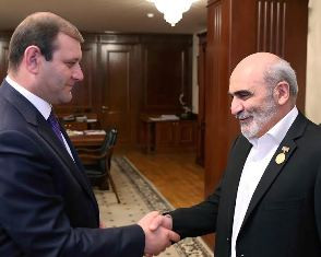 Ծննդյան 60-ամյակի կապակցությամբ դերասան Միքայել Պողոսյանը պարգեւատրվել է ոսկե մե