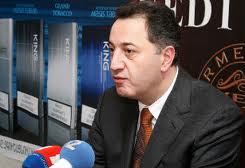«Իրատես de facto». Կարեն Ճշմարիտյանի ուսանողները թեթեւացած շունչ են քաշել