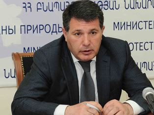 «Հրապարակ». Նախկին նախարարը պարգեւատրել է իրեն ազատումից մեկ օր առաջ