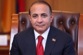 «Իրատես de facto». ՀՀԿ-ում Հովիկ Աբրահամյանին քծնելու տենդերներ են հայտարարված