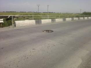 Արմավիրում կամրջի վրա անցք է առաջացել (ֆոտո)
