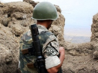 Եղբայրը դեպքի պահին կողքի խրամատում էր. Արցախում մահացած զինվորի մայրը վերակենդա