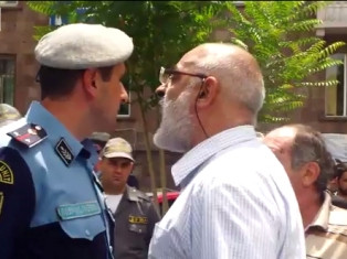 Դուք օլիգարխների կոշիկի լաթն եք, լակոտ, թափթփուկ. Վարդգես Գասպարին գոռում էր ոստ