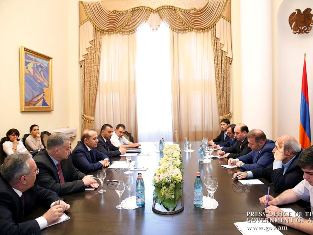 Վարչապետն ԱԺ պատգամավորների հետ քննարկել է «Կուտակային կենսաթոշակների մասին» օրե