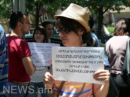 Լֆիկի անունով դասարան, լկտի. պատգամավորներին ճանապարհեցին սուլոցներով (ֆոտո)