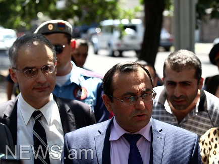 Սա պատմական պահ էր. Քառյակի պատգամավորները ցնծում են՝ ԱԺ քվեարկությունը տապալելո