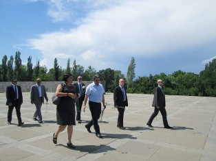 Իսրայելի ԱԳՆ պատվիրակիությունը այցելել է Հայերի ցեղասպանության զոհերի հուշահամալ