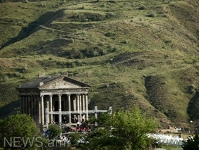 Զբոսաշրջիկներին Գառնու տաճարի մուտքից հետ են ուղարկել. ԿԲ-ն սկսել է խնջույքը (ֆո