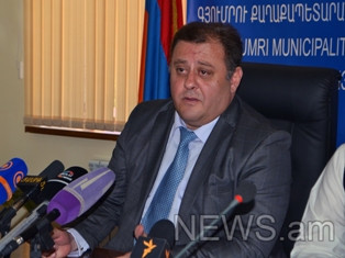 Գյումրիի փոխքաղաքապետը մեկ ամիս ծանրութեթեւ անելուց հետո որոշեց ասել, որ հեռանու