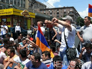 Աշխատանքի նախարարը պատգամավորներին եւ բողոքող ցուցարարներին կոչ է արել հարգել մի