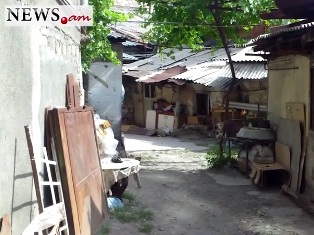 Բոլորը թքած ունեն էս թաղամասի վրա. «Բոշի մայլայում» մարդիկ կիսաքանդ տներում են ա