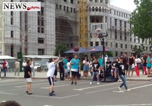 Տարբեր ազգերի 100 երիտասարդներ Երեւանում բասկետբոլ խաղացին` հանուն փախստականների