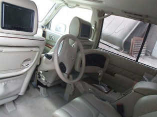 Դուբայում հայտնվել է «Nissan Patrol» մակնիշի մեքենա, որի ղեկը հետին նստարանին է