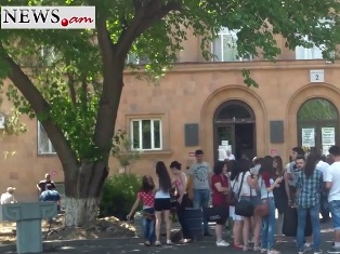 Դասախոսներն օգնել են դիմորդներին գծագրության քննության ժամանակ. դիմորդները պահան