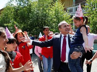Վարչապետն այցելել է Հանքավանի «Լուսաբաց» ճամբարում հանգստացող երեխաներին