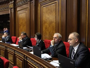 «Հրապարակ». Նիկոլ Փաշինյանին չեն կանչել ՀԱԿ խմբակցության նիստին