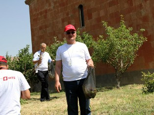 ՎիվաՍել-ՄՏՍ-ի աշխատակիցների ուժերով ցանկապատվել է Վեդու Սբ. Աստվածածին եկեղեցու