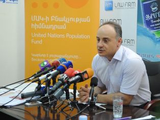 Դեռահաս աղջիկները գտնվում են ՄԱԿ-ի Բնակչության հիմնադրամի աշխատանքի կիզակետում
