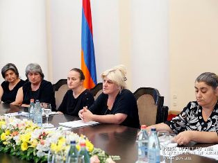 Վարչապետը հանդիպել է մահացած զինվորների ծնողներին