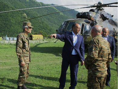 Սեյրան Օհանյանն այցելել է այն զորամասեր, որտեղ բացառիկ օպերատիվ գործողություններ