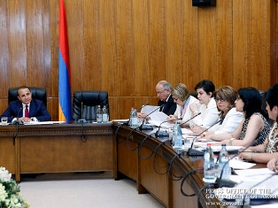 Քննարկվել է վարչապետին կից կանանց հարցերի խորհրդի գործունեությունը