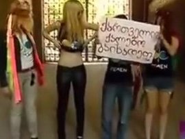 Femen-ի անդամները վրացուհիներին առաջարկել են «մերկանալ»