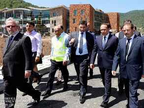 Վարչապետն այցելել է Դիլիջանի միջազգային դպրոց