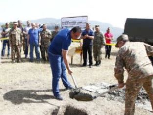 Բակո Սահակյանը մասնակցել է ՊԲ զինծառայողների համար նոր թաղամասի հիմնարկեքին
