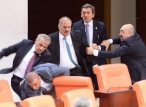 Թուրքիայի խորհրդարանի արյունոտ ծեծկռտուքի նոր տեսագրությունը