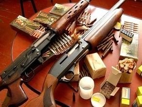 Հրացան եւ փամփուշտներ` կամավոր