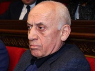 «Հրապարակ». Գողականների շրջանում բունտ է հասունանում Մհեր Սեդրակյանի դեմ