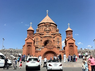 «Հրապարակ». Գագիկ Ծառուկյանի եւ Մայր Աթոռի միջեւ լուրջ կոնֆլիկտ է հասունանում