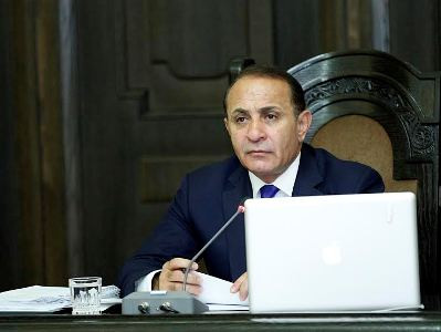 Վարչապետը հանդիմանել է տրանսպորտի նախարարությանը սահմանամերձ մայրուղու համար