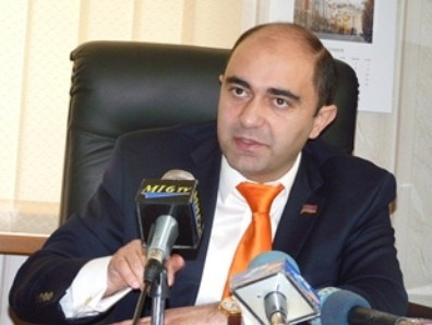 Էդմոն Մարուքյանն առաջարկում է փոխհատուցել զինծառայողների բնակարանների վարձերը