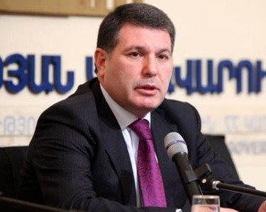 «Չորրորդ իշխանություն». Թե ինչպես է նախկին նախարարը «փուռը տալիս» ընկերներին