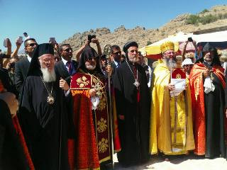 Աղթամարում մենք հյուր էինք կամ ինչպես էին պատարագ մատուցում Սուրբ Խաչ եկեղեցում