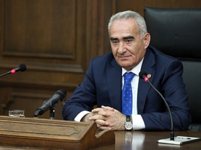 Գալուստ Սահակյանը որոշեց պատգամավորներին «վախեցնել» լրագրողների ներկայությունով