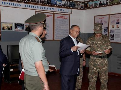 Սեյրան Օհանյանը մեկնել է այն զորամաս, ուր գտել էին հրազենից սպանված զինվորին