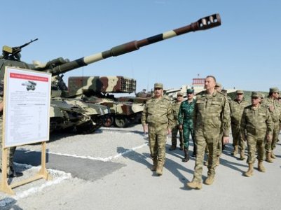 Իլհամ Ալիեւը զինվում է