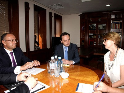 Բրիտանիայի դեսպանը պաշտպանության նախարարությունում