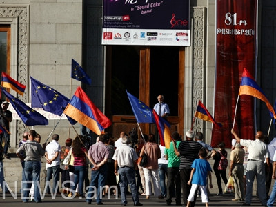 Անկախության տոնի միջոցառմանը ԱԻՄ-ականները կգնան սեւ դրոշներով