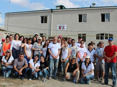 Ջոն Հեֆերնը, Էրիկաս Պատրիկասը Վանաձորում մասնակցել են շինարարական աշխատանքների