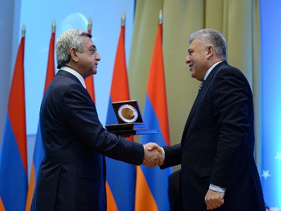 Նախագահ պարգեւատրեց Վիկտոր Համբարձումյանի անվան մրցույթի  մրցանակակիրներին