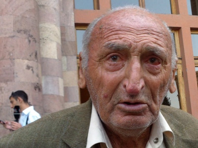 77-ամյա գյումրեցին ժամացույցը ծախել է, որ Երեւան գա՝ իր բողոքը հայտնելու