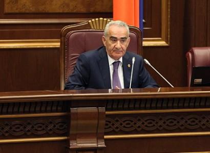 «Հայկական ժամանակ». Գալուստ Սահակյանի վարած նիստերը վեր են ածվում զավեշտի