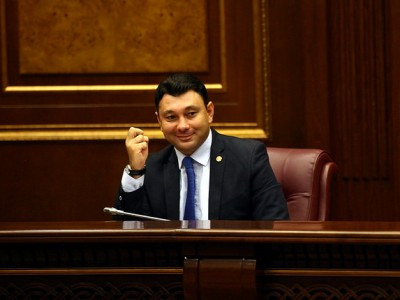 Շարմազանով. Հանրային հեռուստատեսությամբ ընդդիմությունն ավելի շատ է երեւում