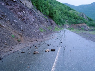 Փլուզումից հետո մասամբ փակված Կապանից Քաջարան ճանապարհը բացվել է
