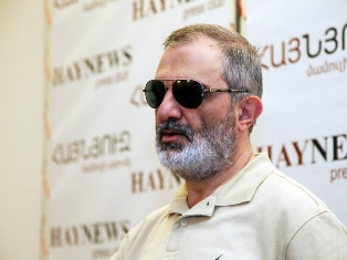 Ոստիկանները քաշքշել են կույր Ալեք Ենիգոմշյանին