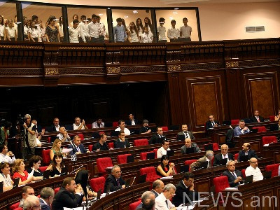 ԲՀԿ-ական պատգամավորները հեռացել են ԱԺ-ից, որ հանդիպեն Գագիկ Ծառուկյանի հե՞տ
